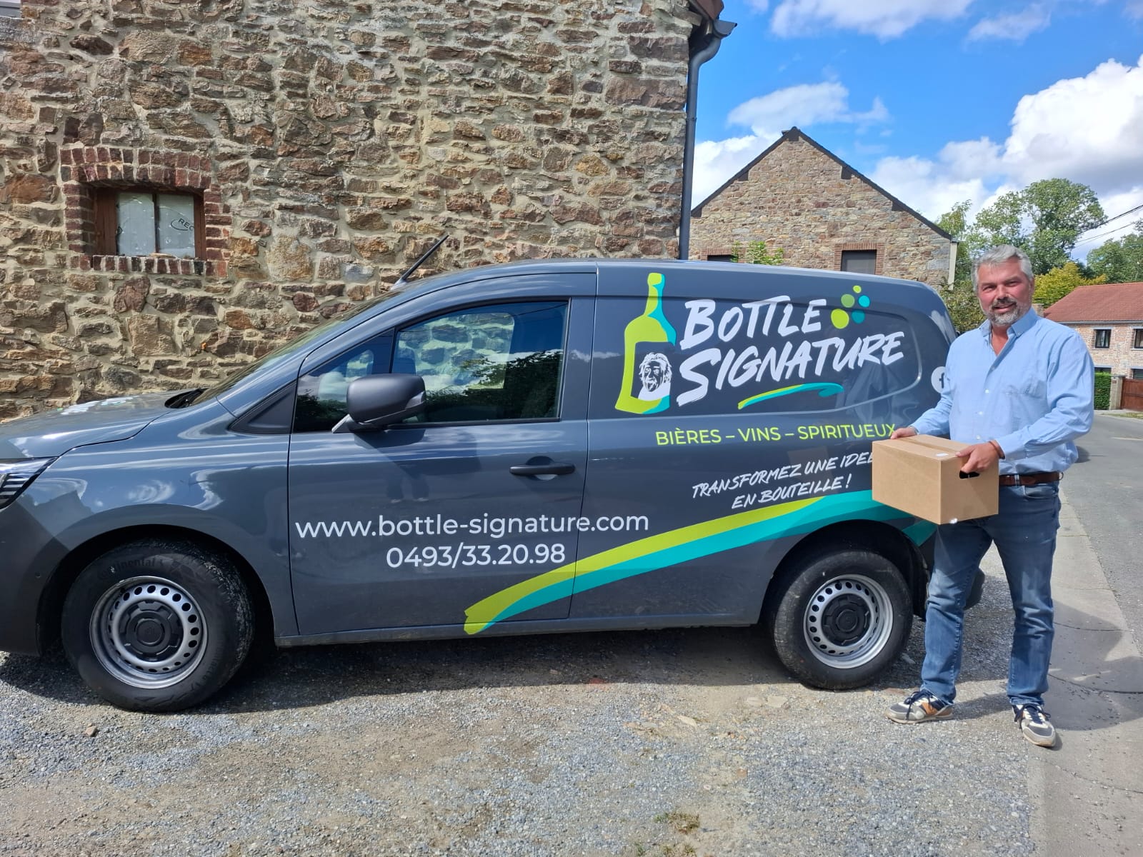 DAmien Forret et sa camionnette de livraison de vos boissons préférées